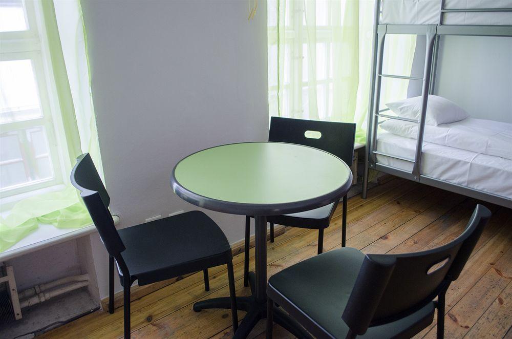 ריגה Red Nose Hostel With Self-Check In מראה חיצוני תמונה