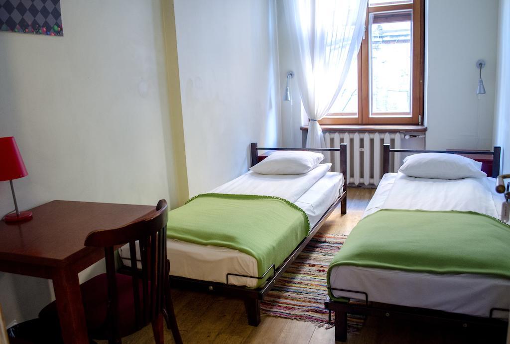 ריגה Red Nose Hostel With Self-Check In מראה חיצוני תמונה