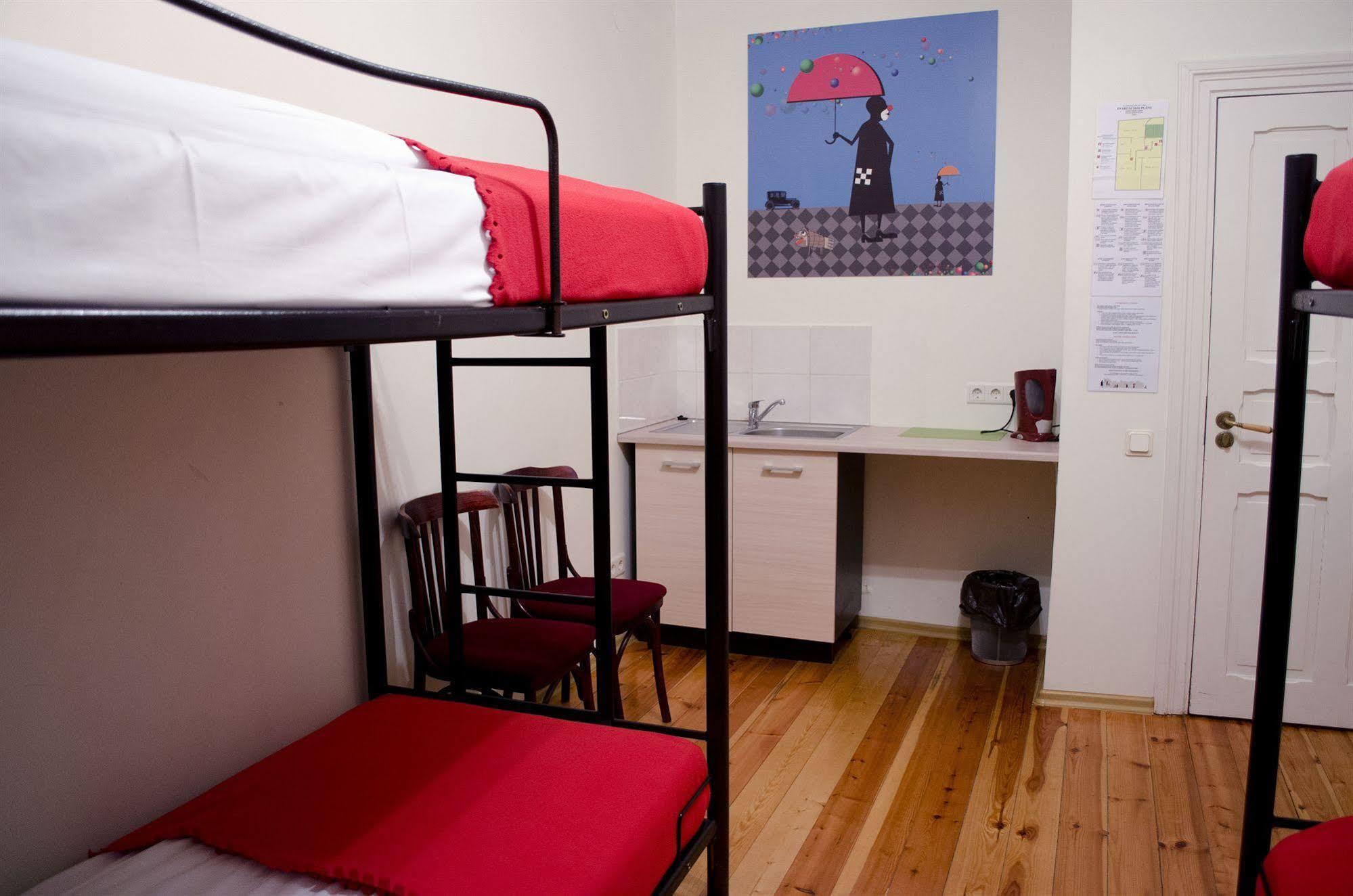 ריגה Red Nose Hostel With Self-Check In מראה חיצוני תמונה