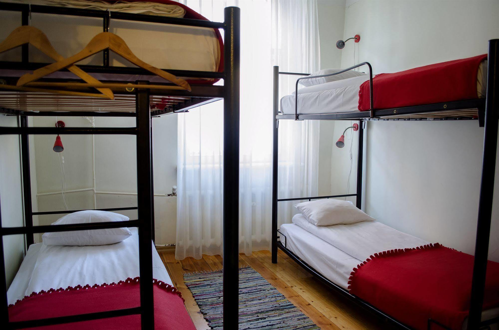 ריגה Red Nose Hostel With Self-Check In מראה חיצוני תמונה