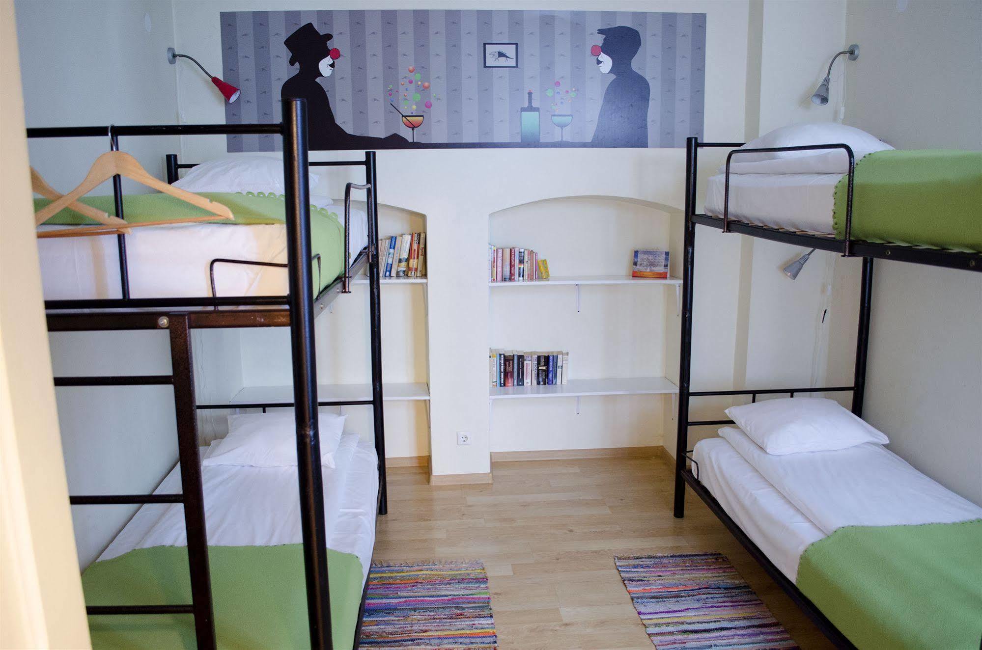 ריגה Red Nose Hostel With Self-Check In מראה חיצוני תמונה