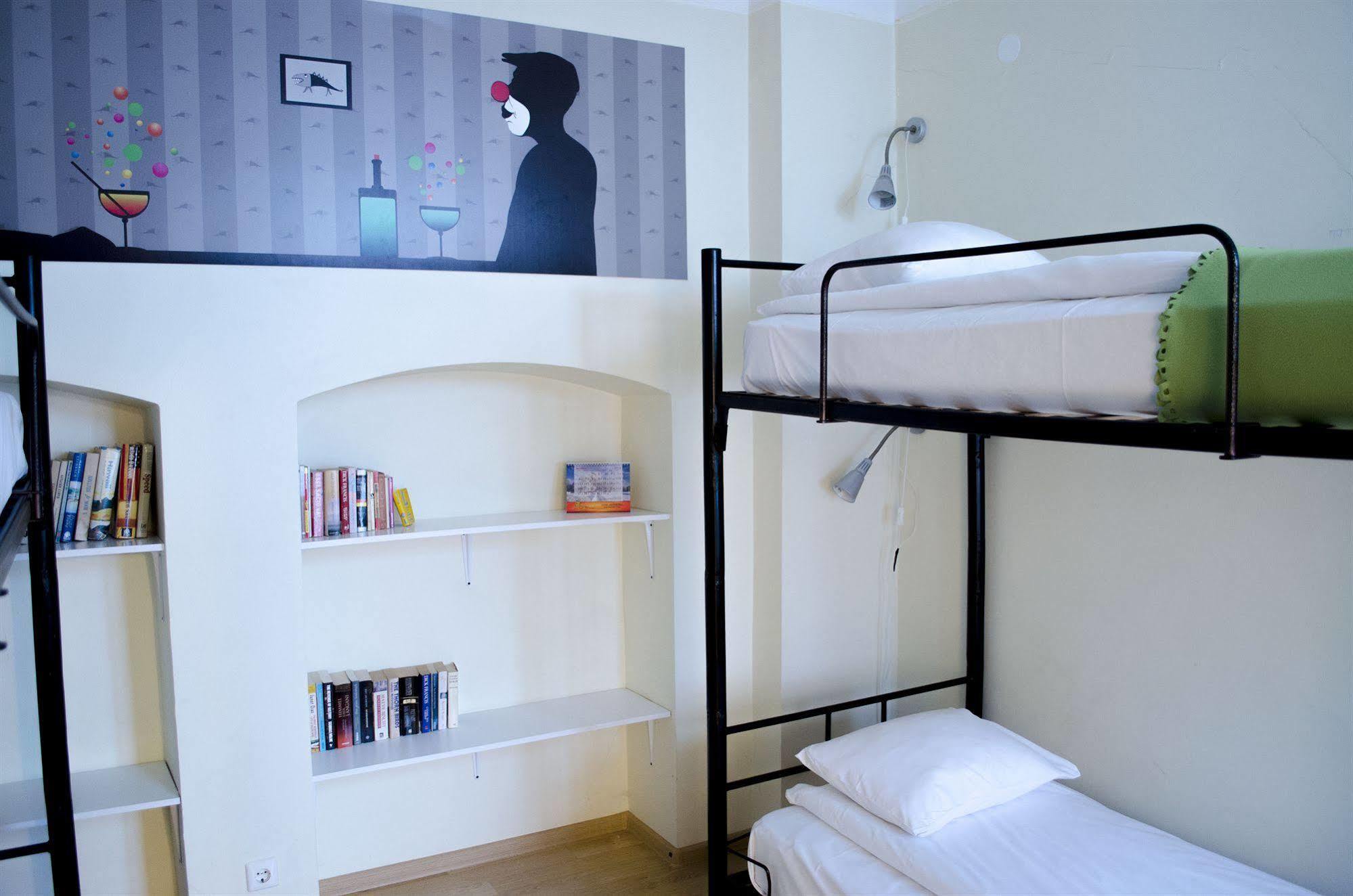 ריגה Red Nose Hostel With Self-Check In מראה חיצוני תמונה