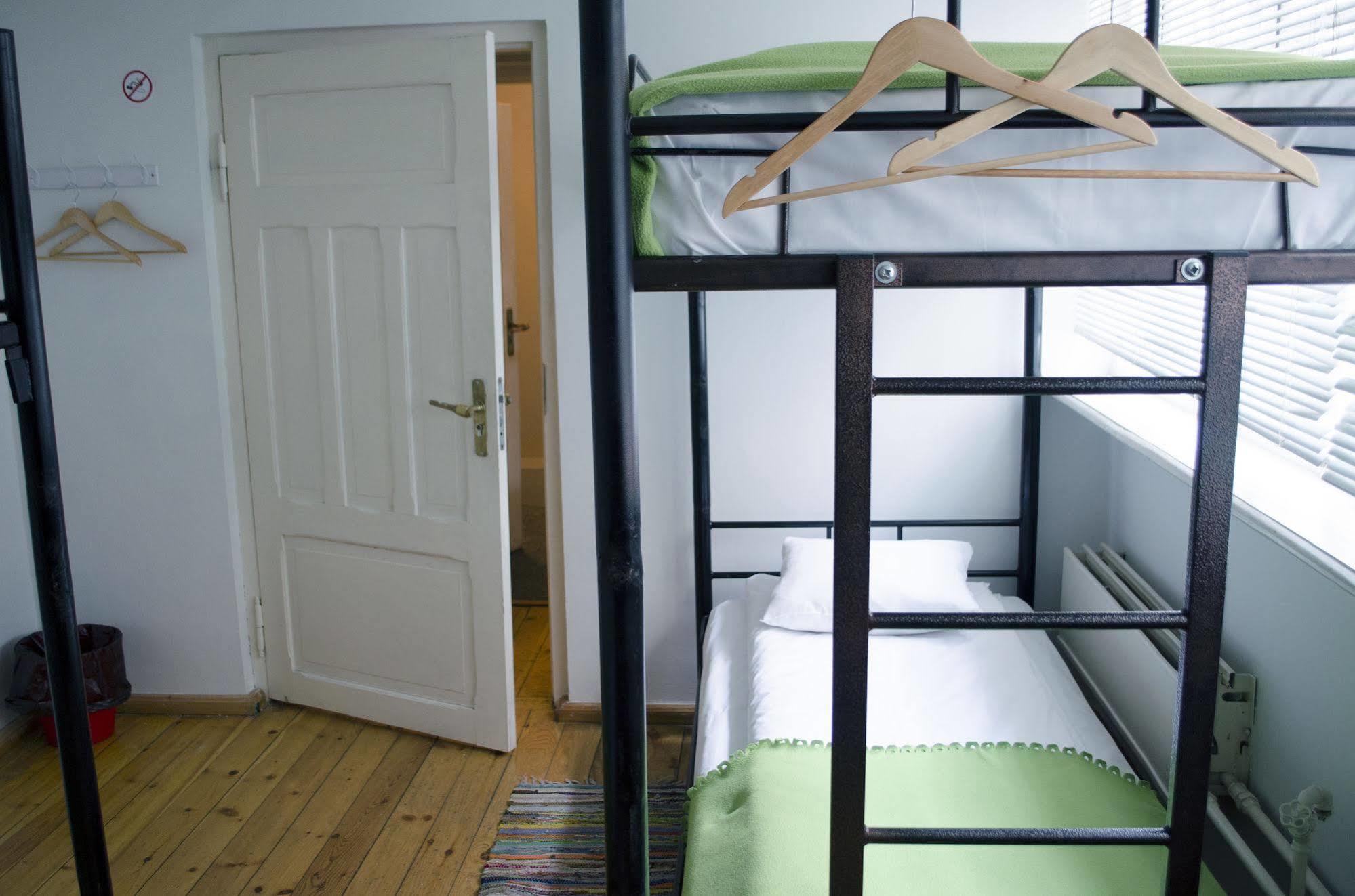 ריגה Red Nose Hostel With Self-Check In מראה חיצוני תמונה