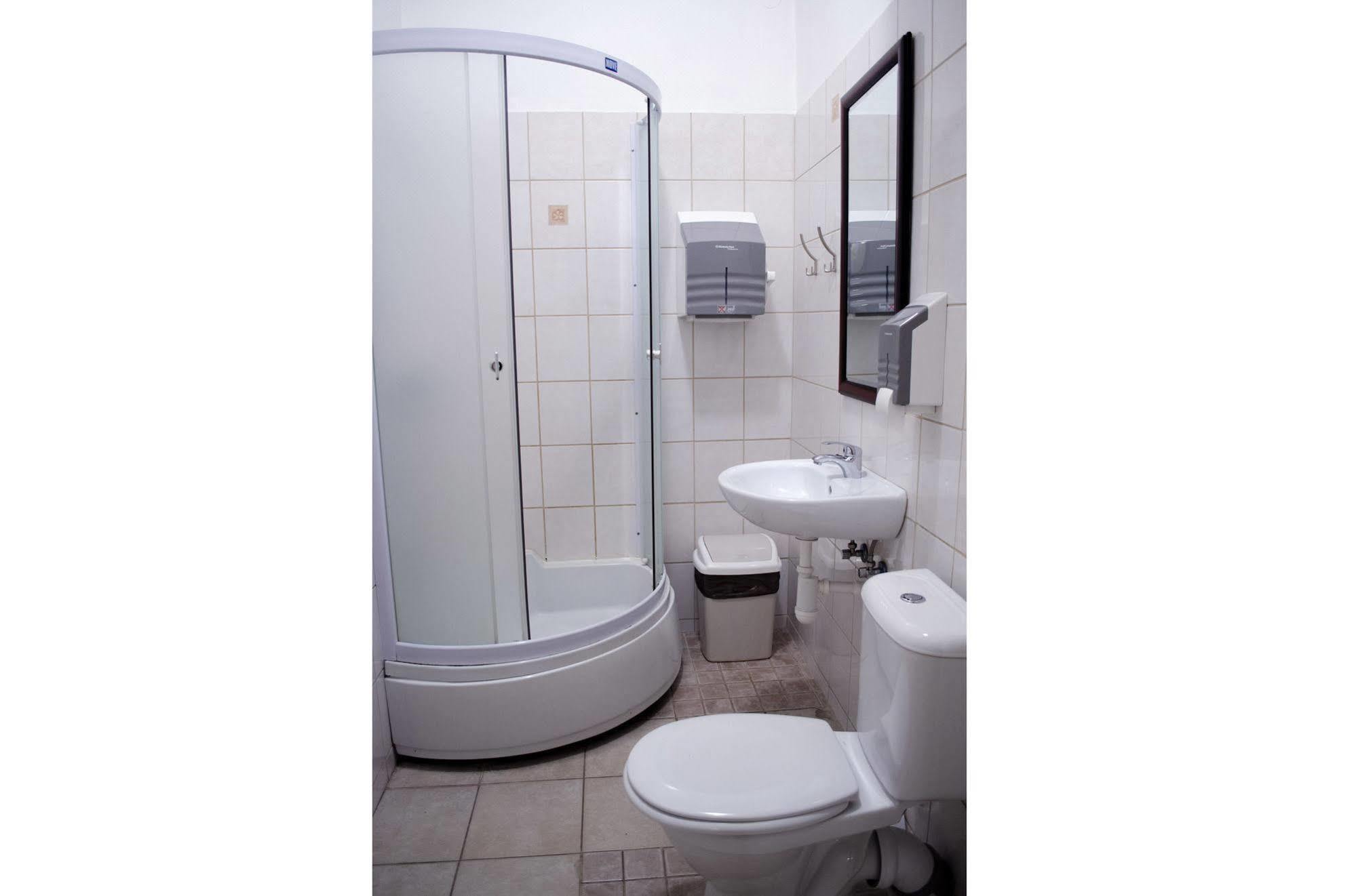 ריגה Red Nose Hostel With Self-Check In מראה חיצוני תמונה