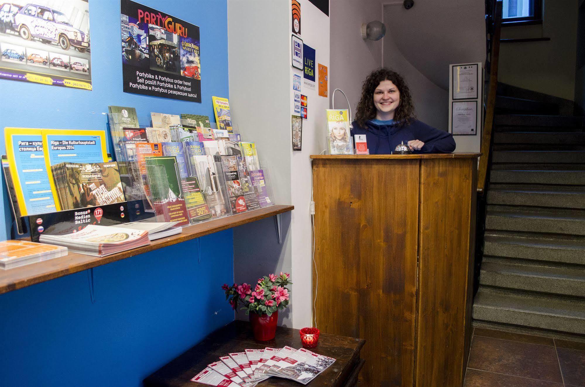 ריגה Red Nose Hostel With Self-Check In מראה חיצוני תמונה