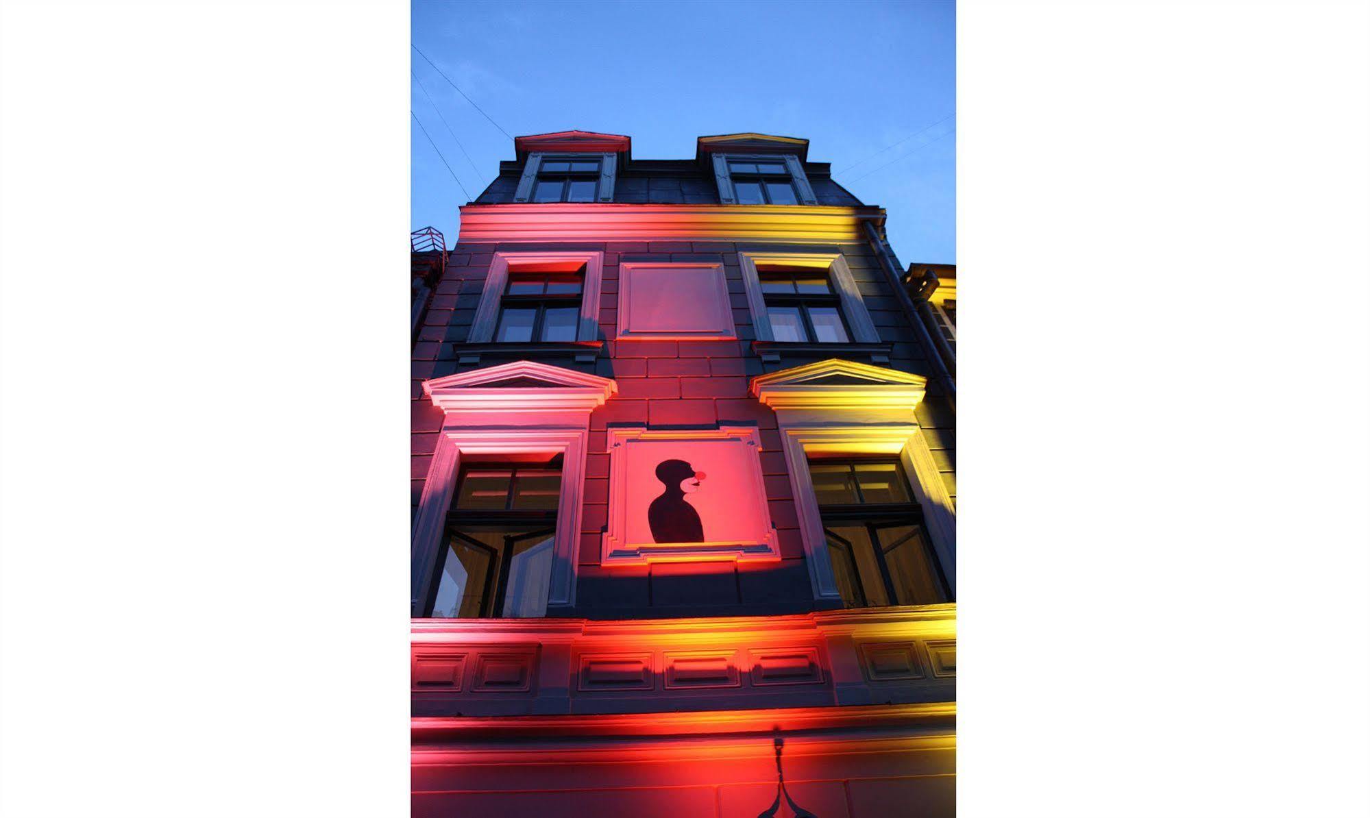 ריגה Red Nose Hostel With Self-Check In מראה חיצוני תמונה